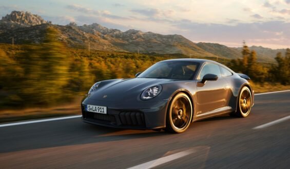 “Porsche 911 Hybrid” को हिंदी में “पोर्शे 911 हाइब्रिड” के रूप में जाना जाता है। यदि आप इसके बारे में विशेष जानकारी चाहते हैं, जैसे कि इसके फीचर्स, स्पेसिफिकेशन या किसी अन्य विवरण की जानकारी, तो कृपया बताएं!