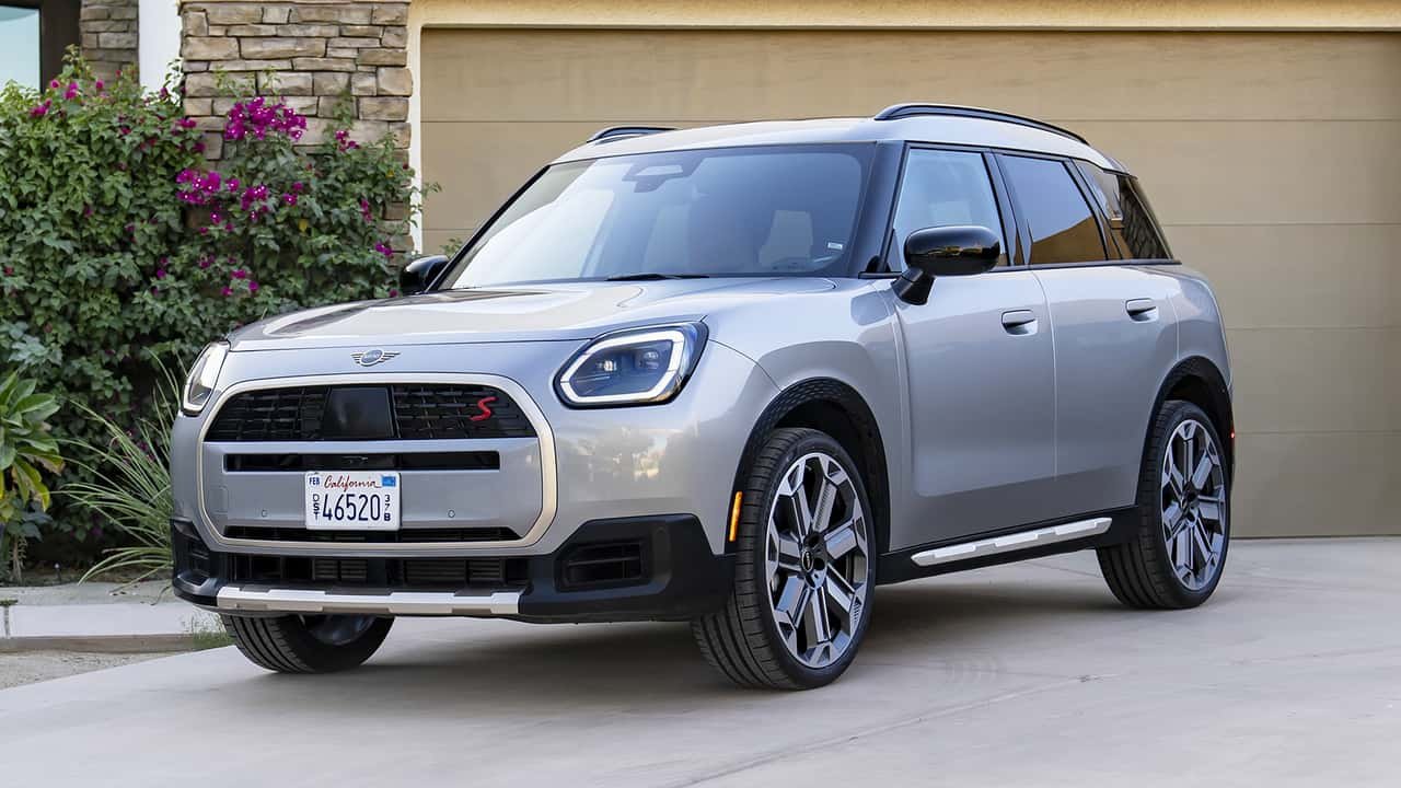 THE MINI COOPER COUNTRY MAN S